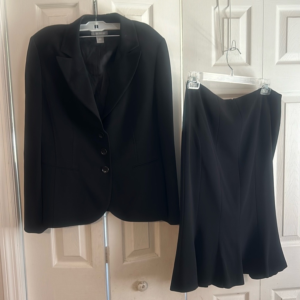 Elegant Ann Taylor 2 Piece Black Blazer And Skirt Set Sz 14